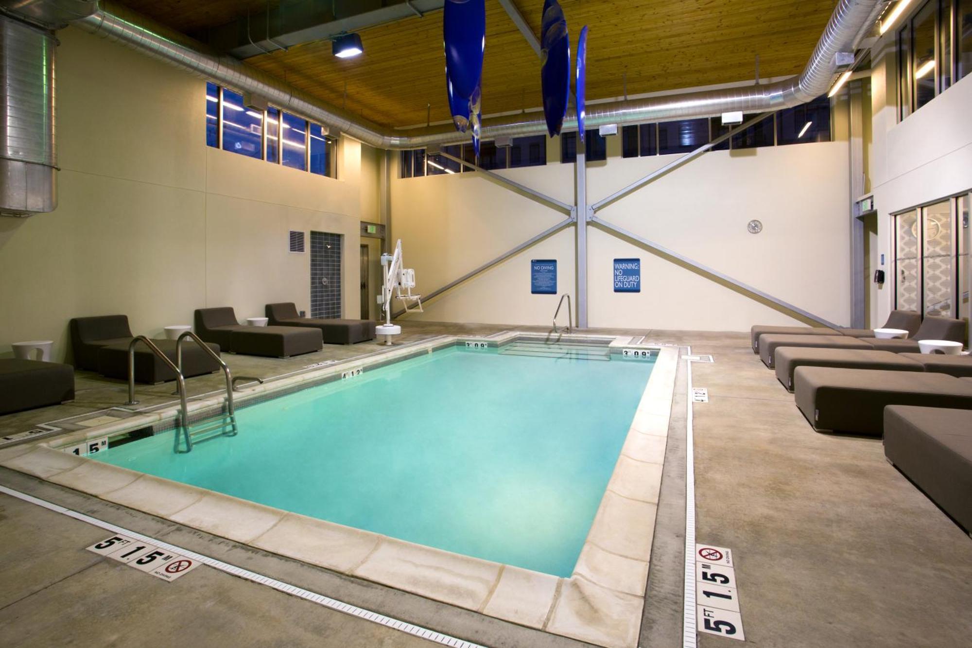 Отель Aloft Birmingham Soho Square Хомвуд Экстерьер фото