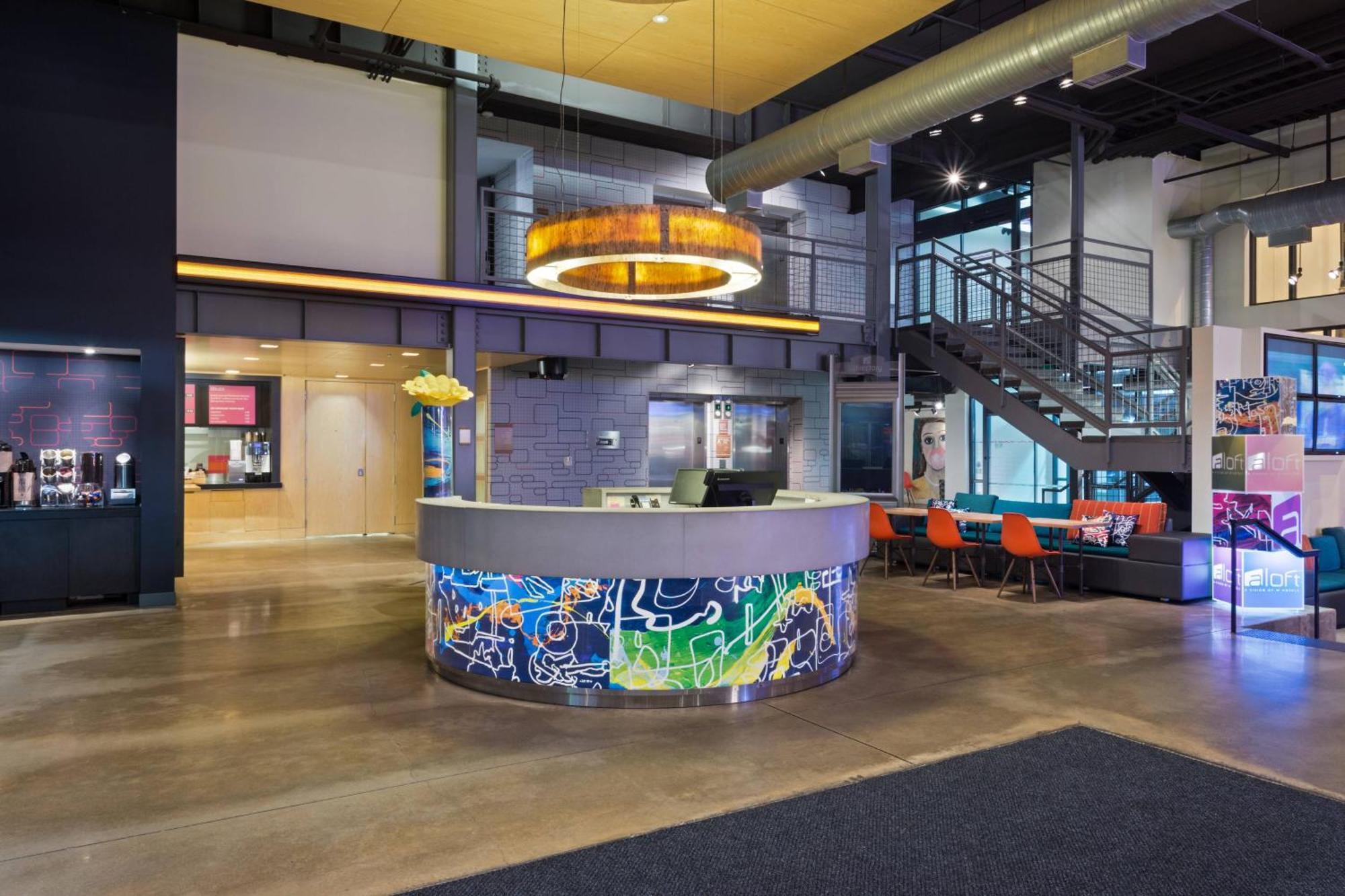 Отель Aloft Birmingham Soho Square Хомвуд Экстерьер фото