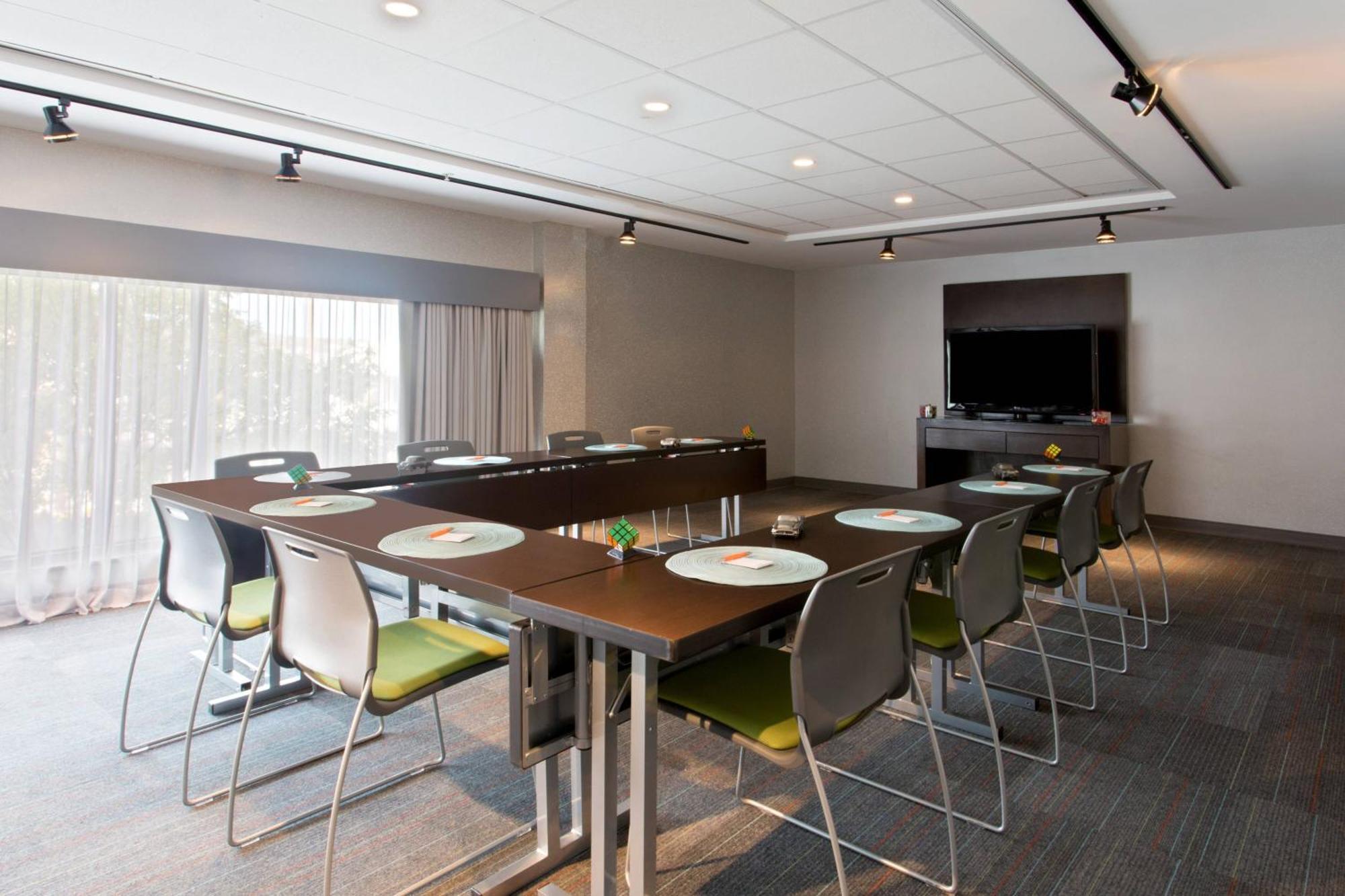 Отель Aloft Birmingham Soho Square Хомвуд Экстерьер фото