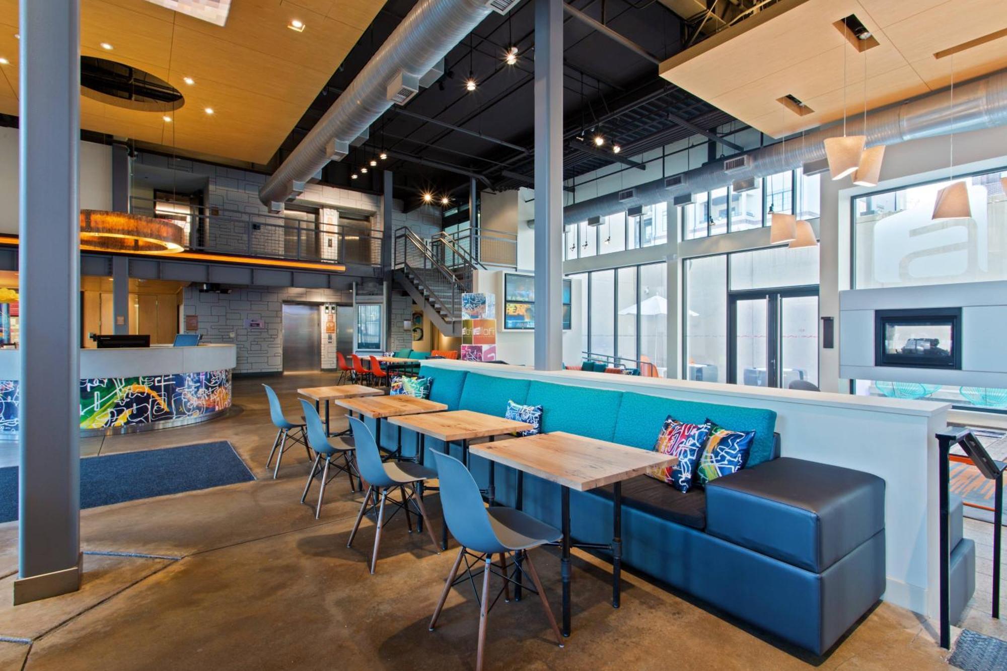 Отель Aloft Birmingham Soho Square Хомвуд Экстерьер фото