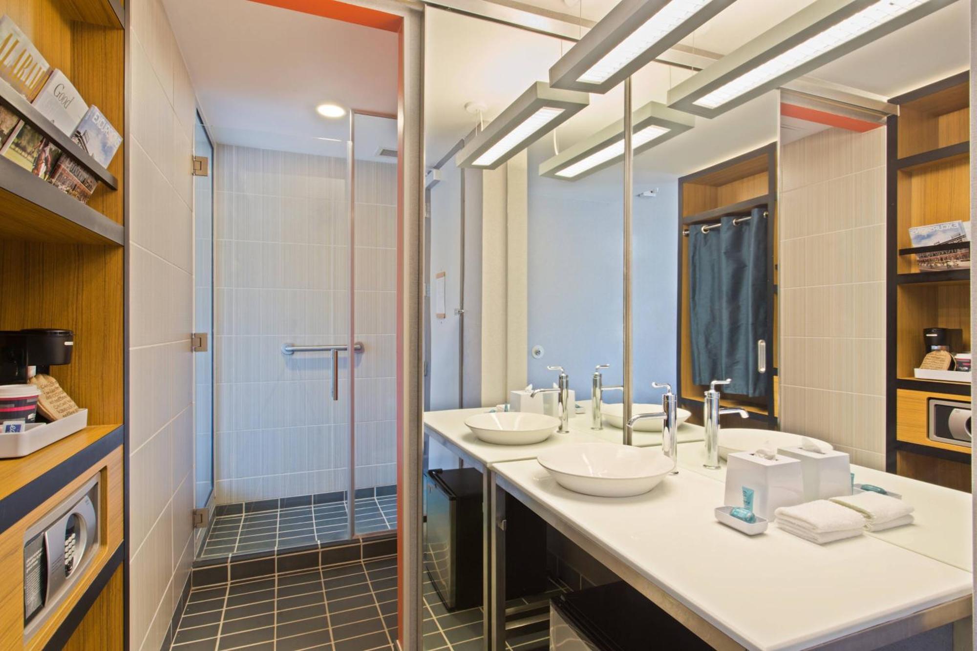 Отель Aloft Birmingham Soho Square Хомвуд Экстерьер фото