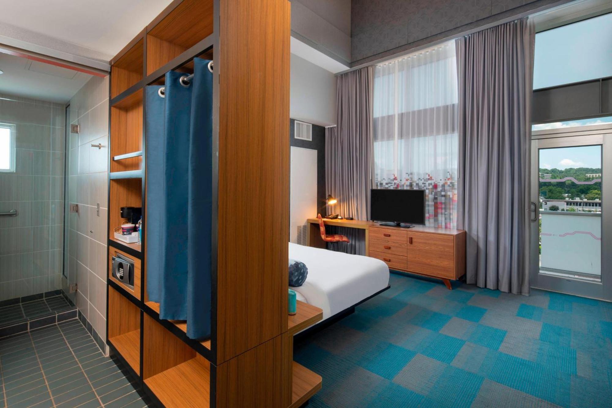 Отель Aloft Birmingham Soho Square Хомвуд Экстерьер фото