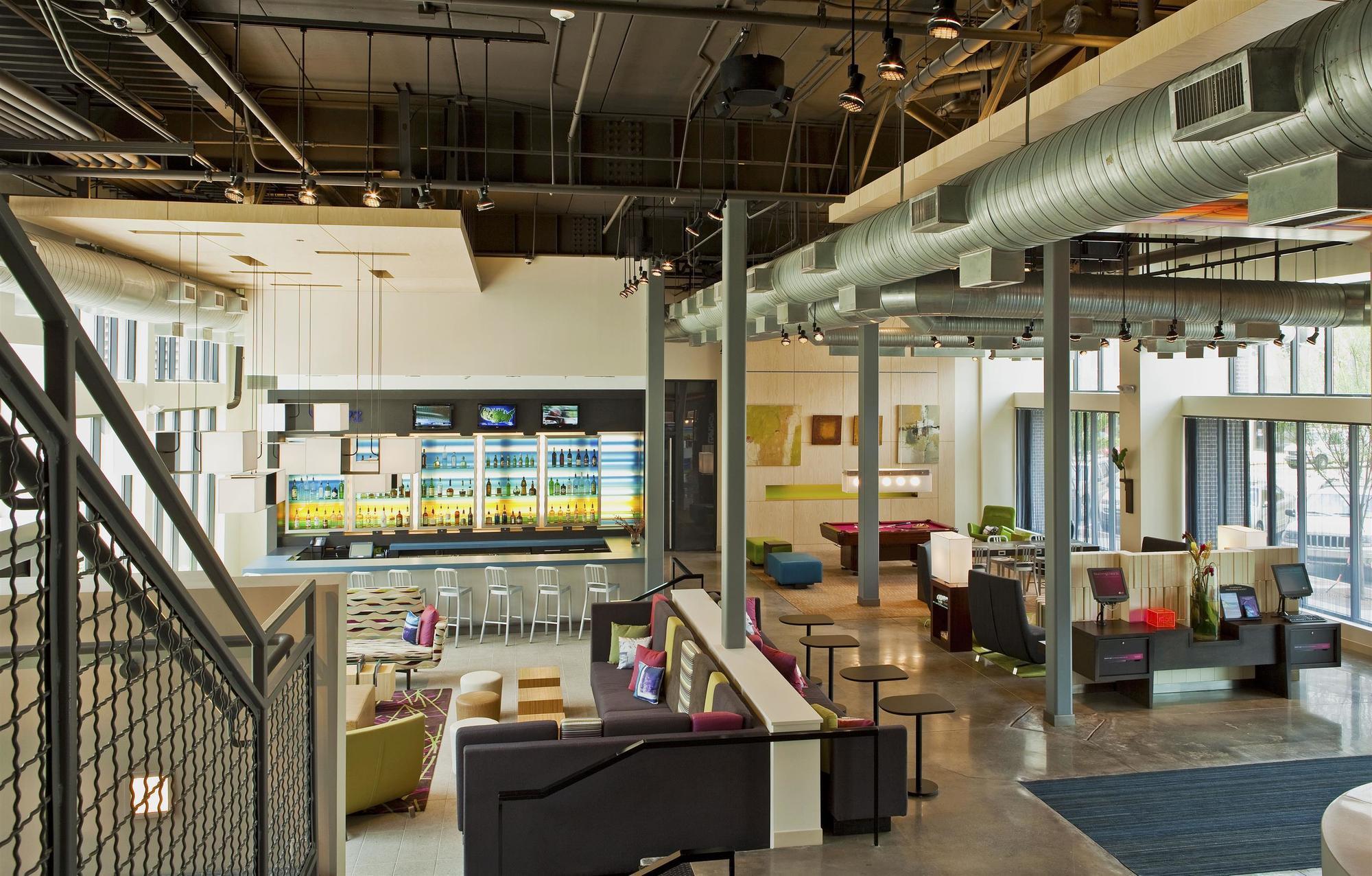 Отель Aloft Birmingham Soho Square Хомвуд Интерьер фото
