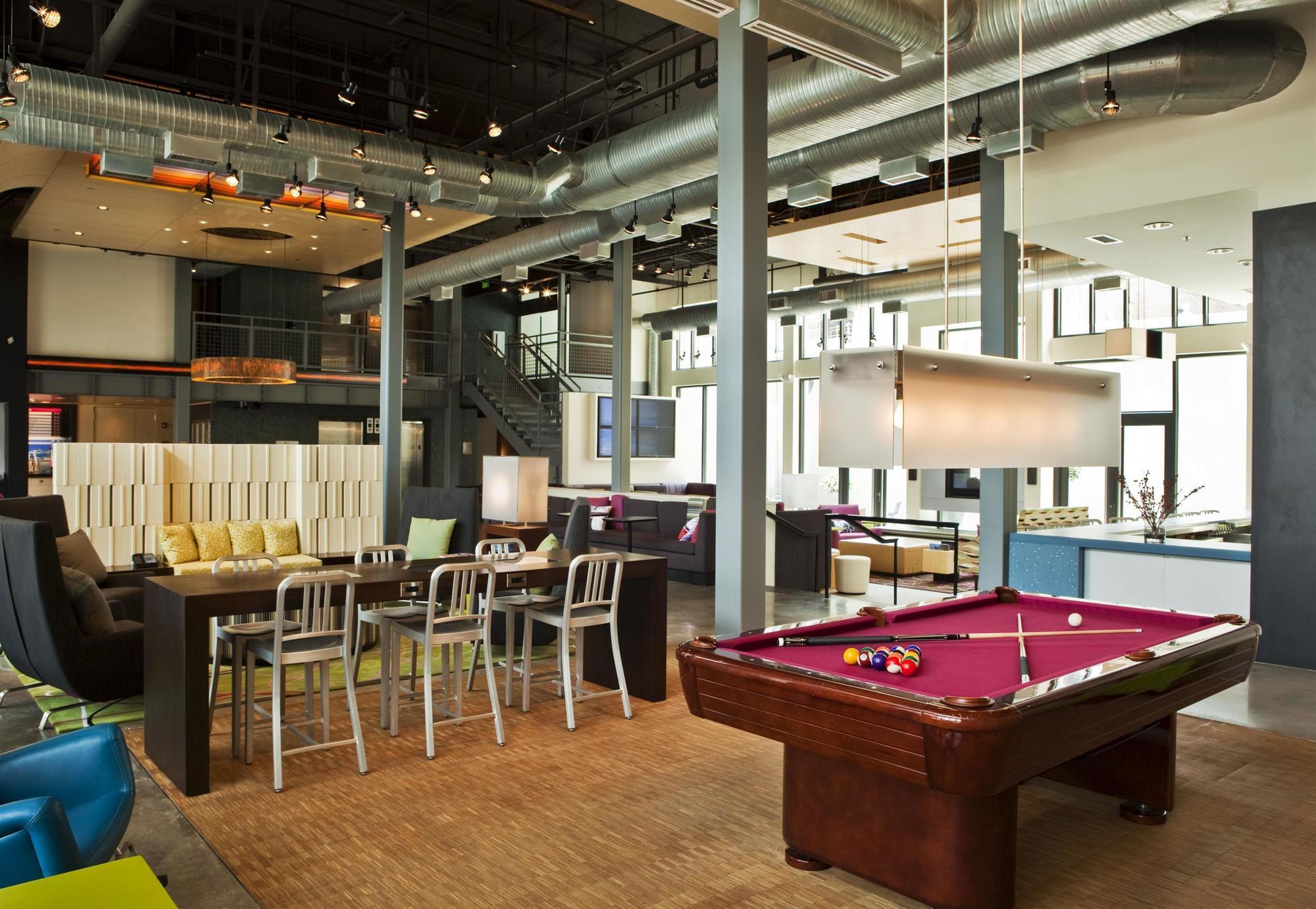 Отель Aloft Birmingham Soho Square Хомвуд Удобства фото